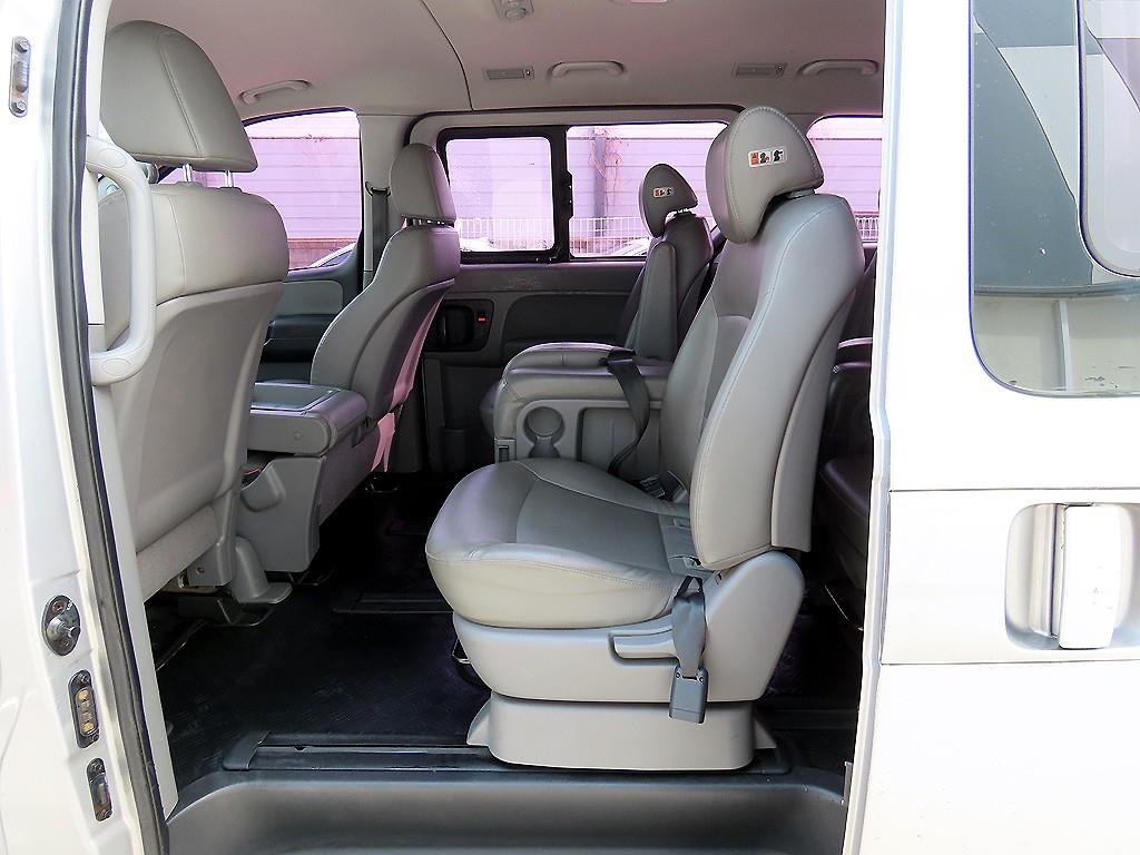 HYUNDAI Starex - Vista 6