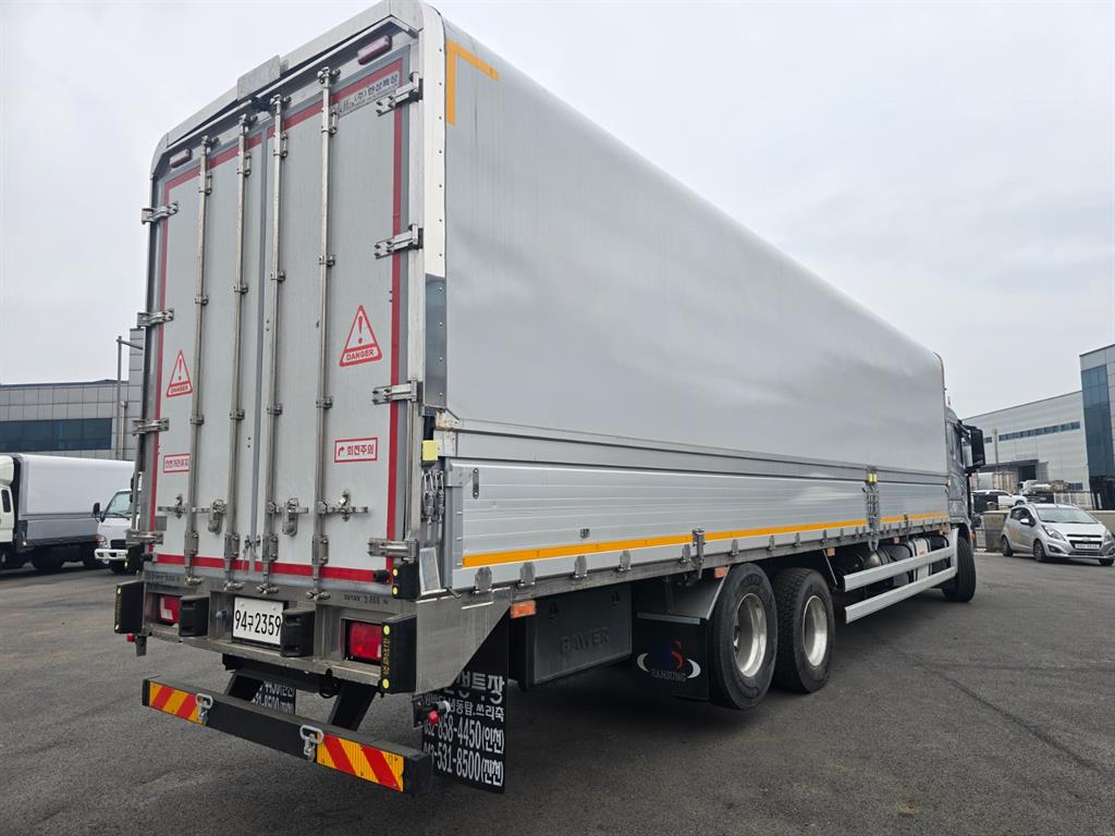 medium and large cargo truck - Vista 4