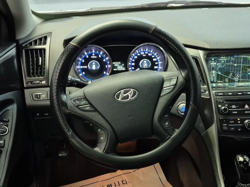 HYUNDAI Sonata - Vista 9