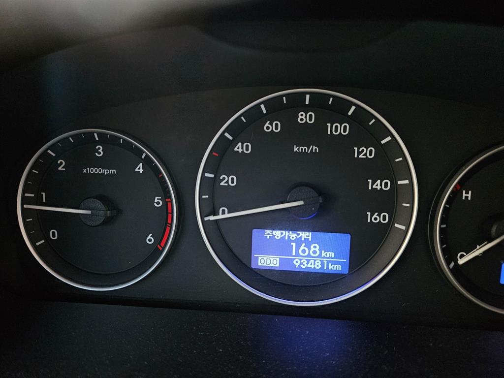 HYUNDAI Starex - Vista 6