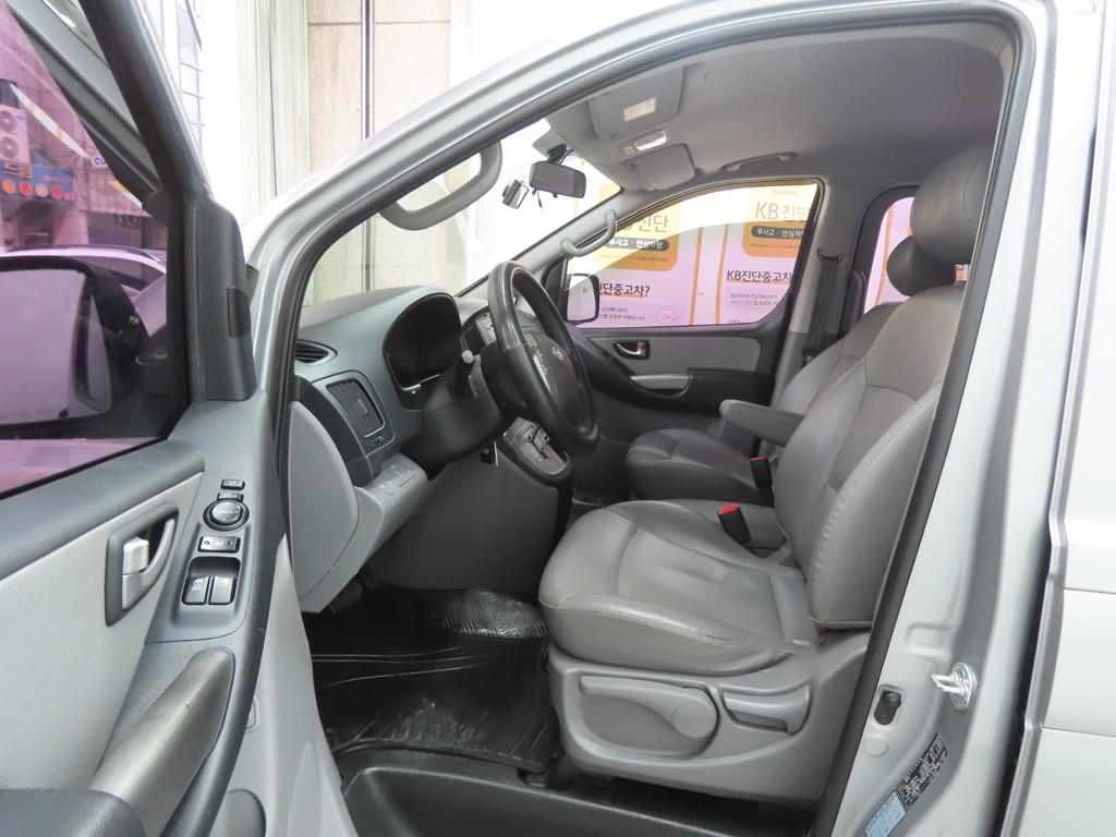 HYUNDAI Starex - Vista 5