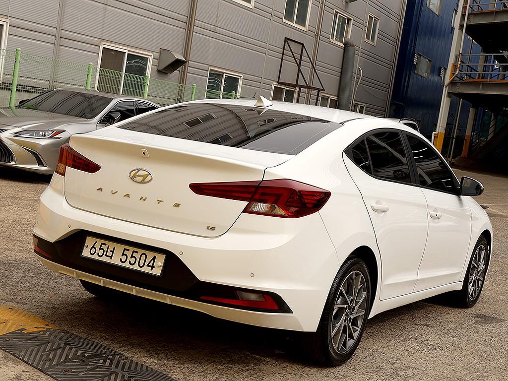 HYUNDAI Avante - Vista 7