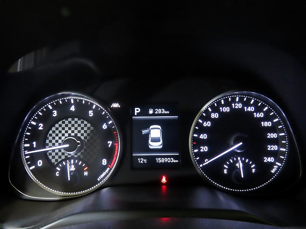 HYUNDAI Avante - Vista 9