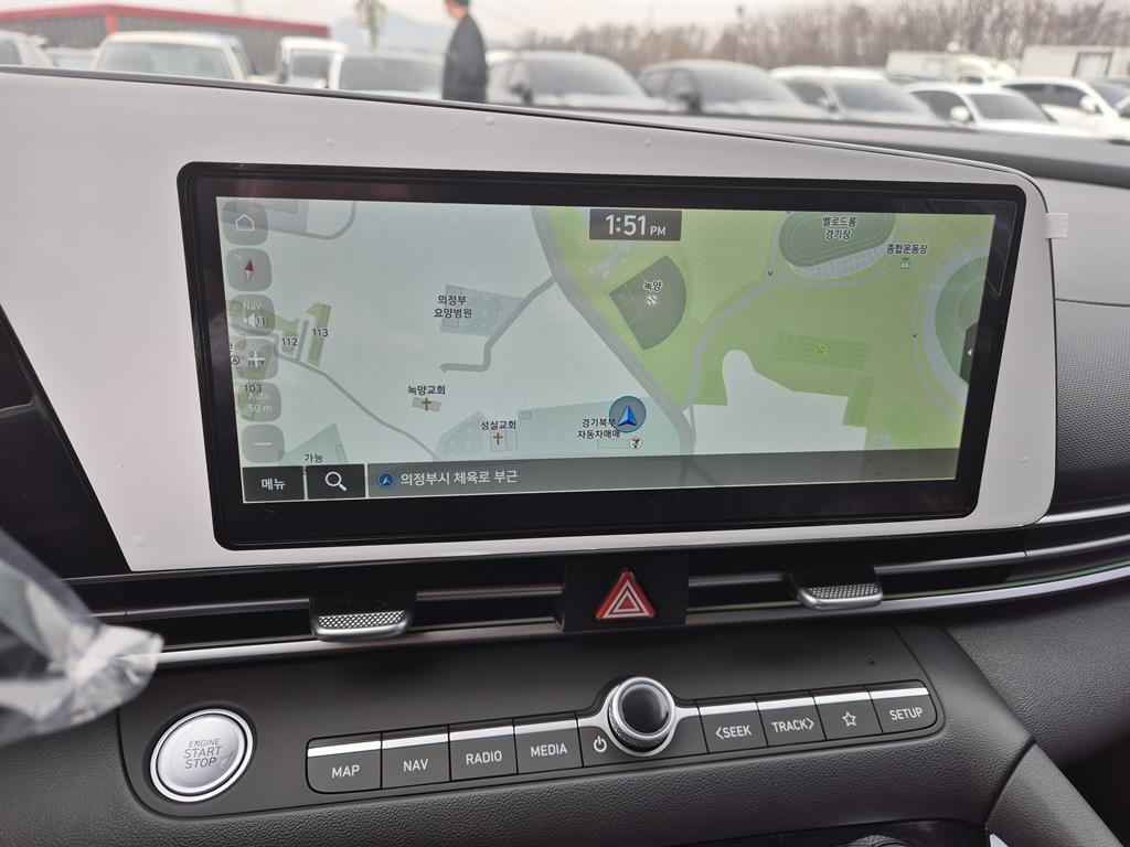 HYUNDAI Avante - Vista 9