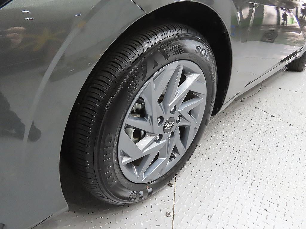 HYUNDAI Avante - Vista 9