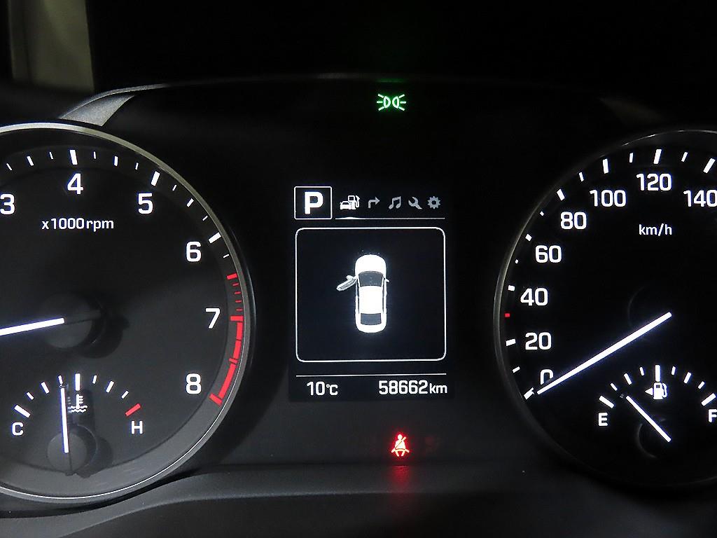 HYUNDAI Avante - Vista 9