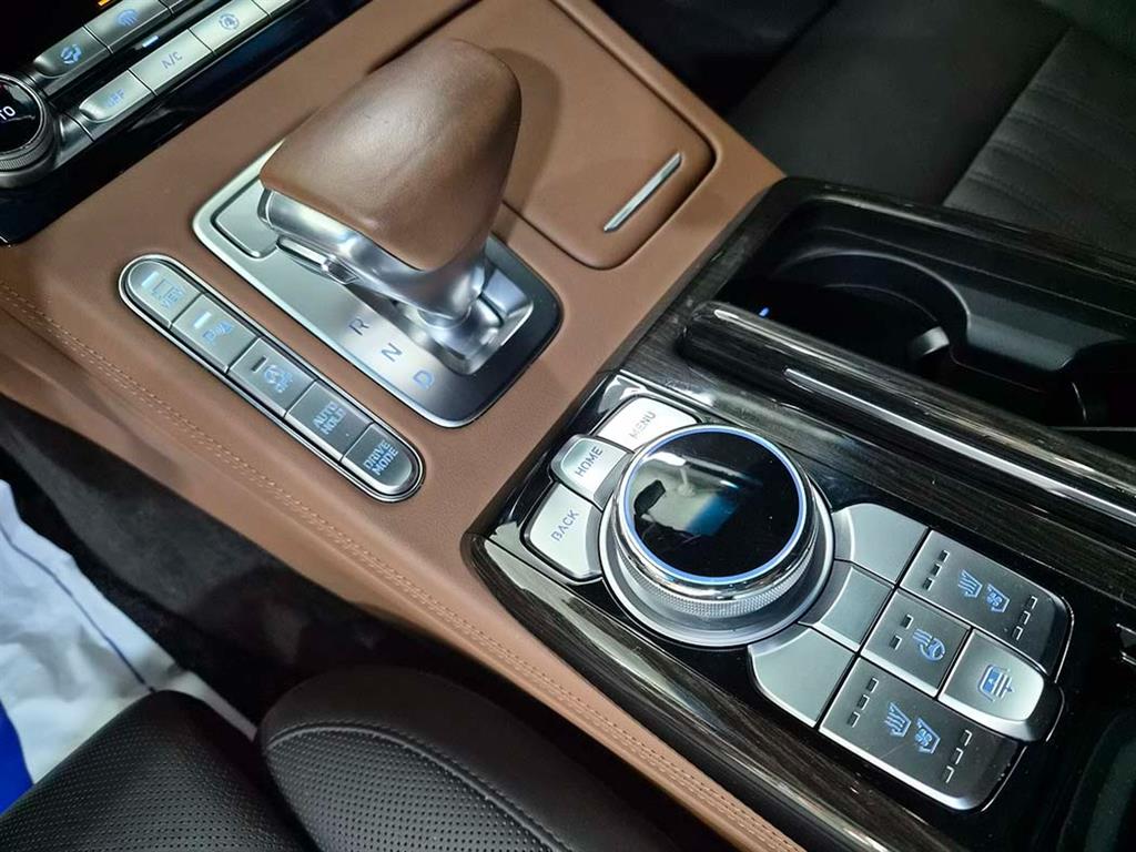 Genesis G90 - Vista 11