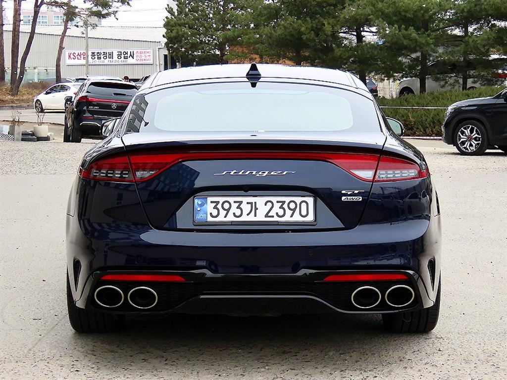 KIA Stinger - Vista 4