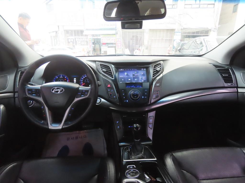 HYUNDAI i40 - Vista 7