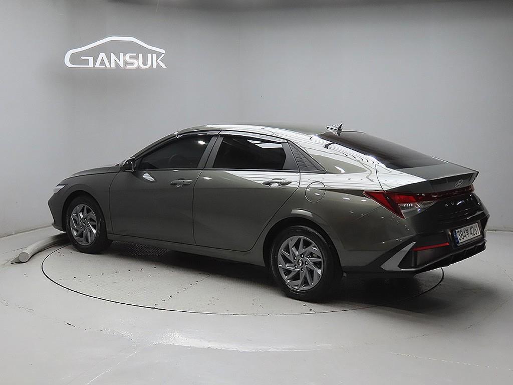 HYUNDAI Avante - Vista 5