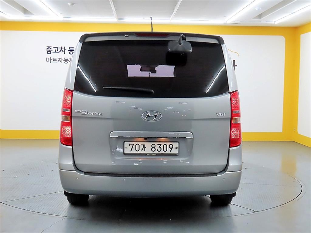 HYUNDAI Starex - Vista 3