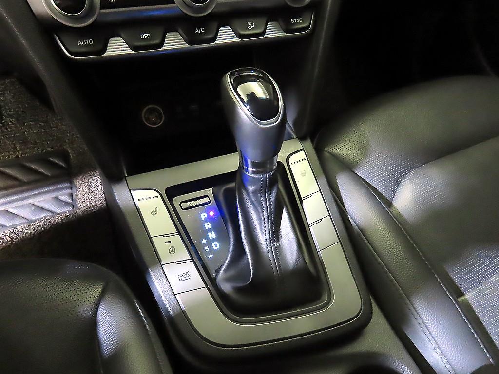 HYUNDAI Avante - Vista 12