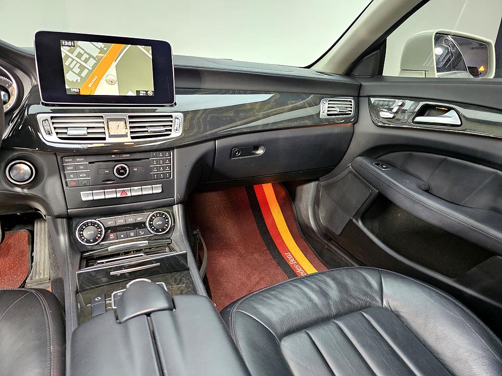 Mercedes Benz CLS Class - Vista 10