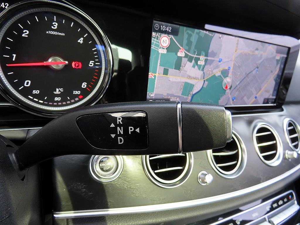 Mercedes Benz E class - Vista 11