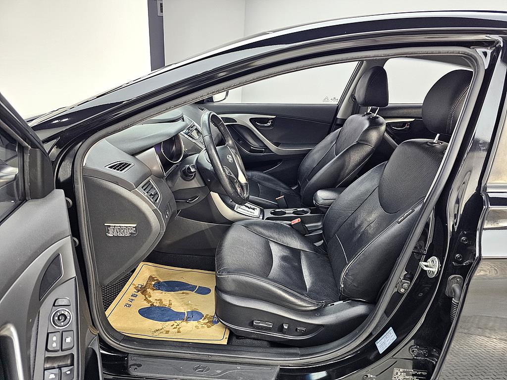 HYUNDAI Avante - Vista 8