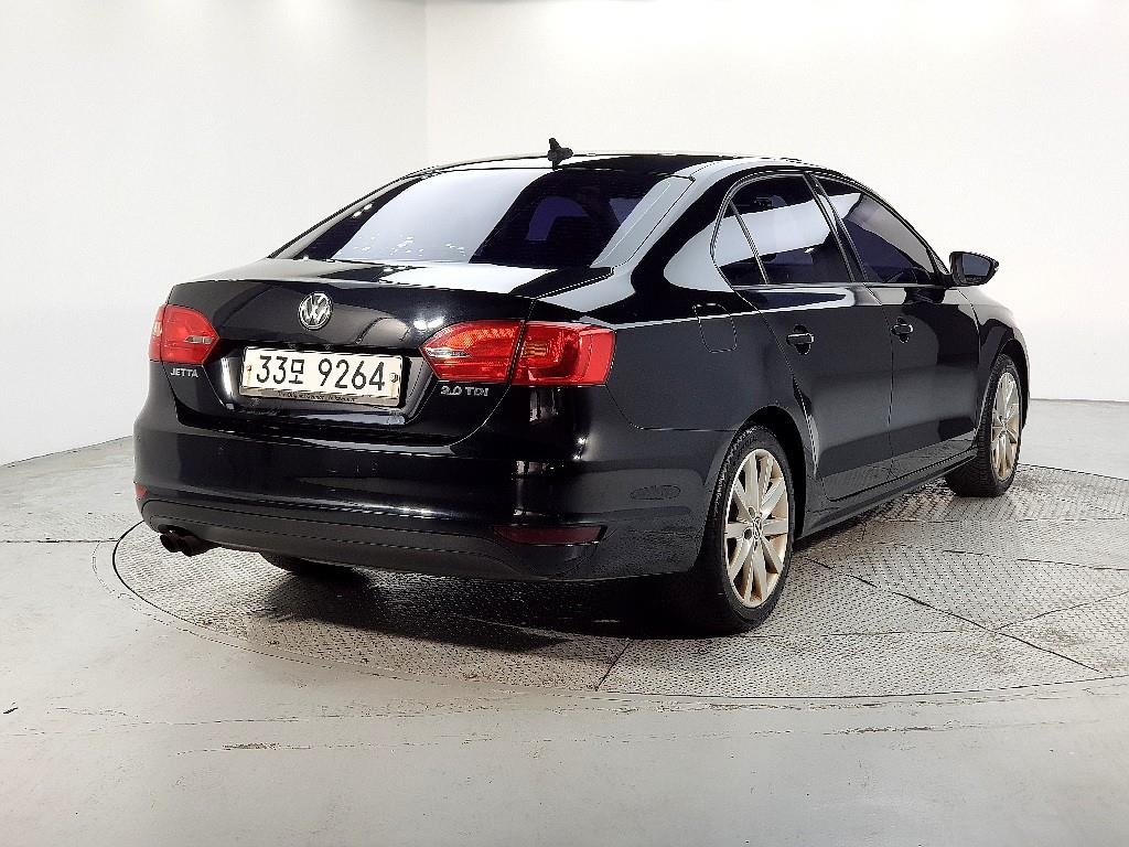 Volkswagen Jetta - Vista 4