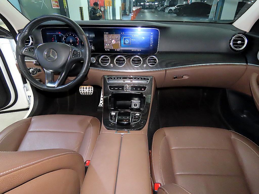 Mercedes Benz E class - Vista 10