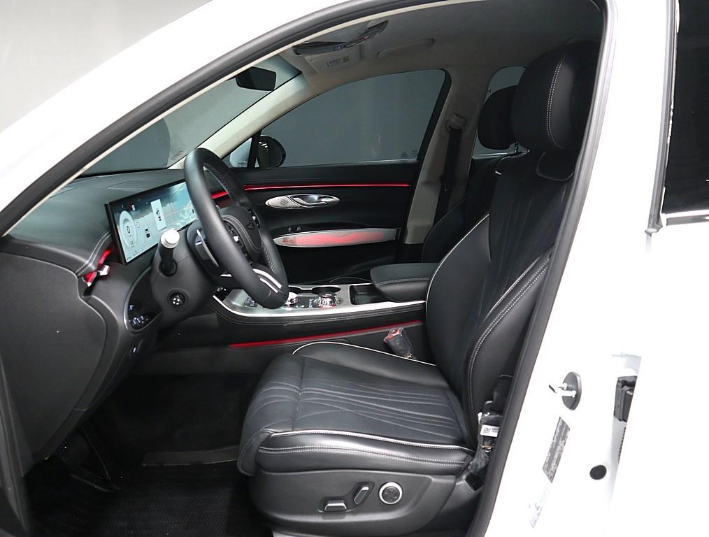 Genesis GV70 - Vista 9