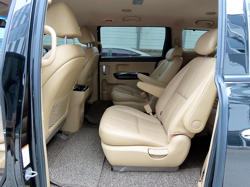 KIA Carnival - Vista 6