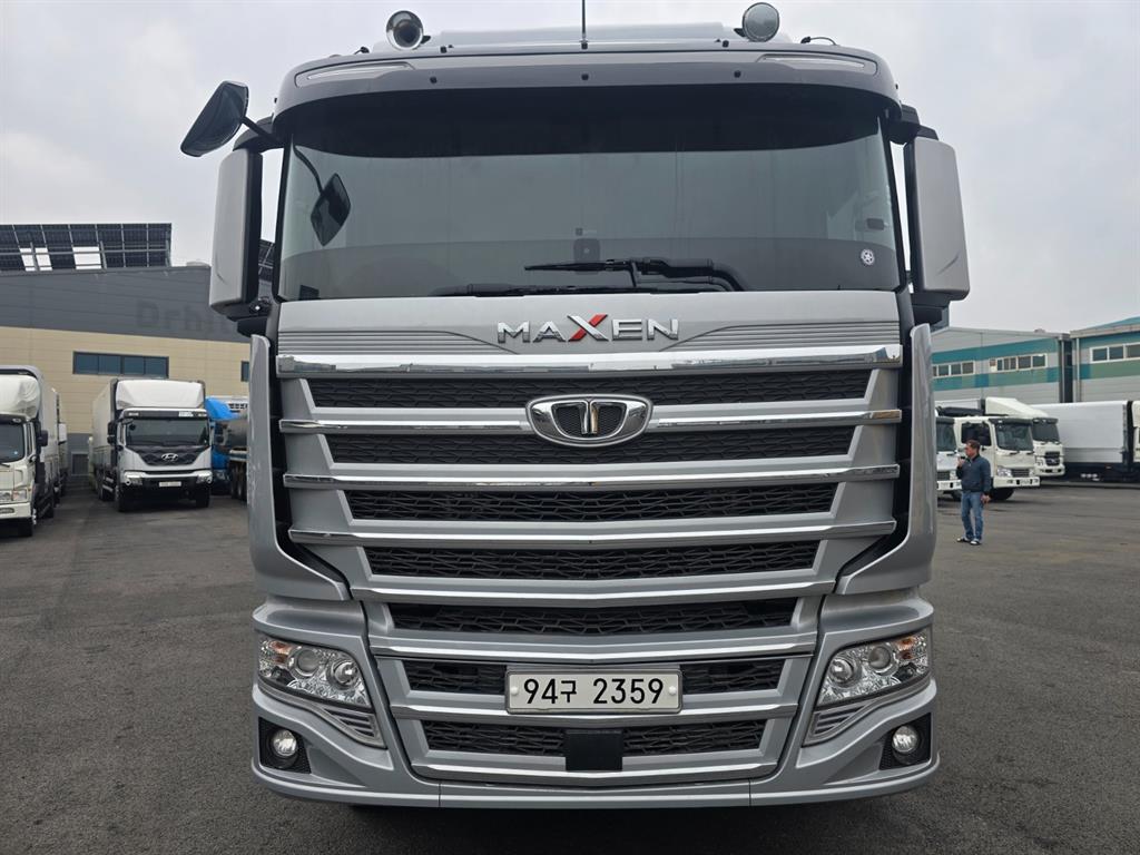 medium and large cargo truck - Vista 2