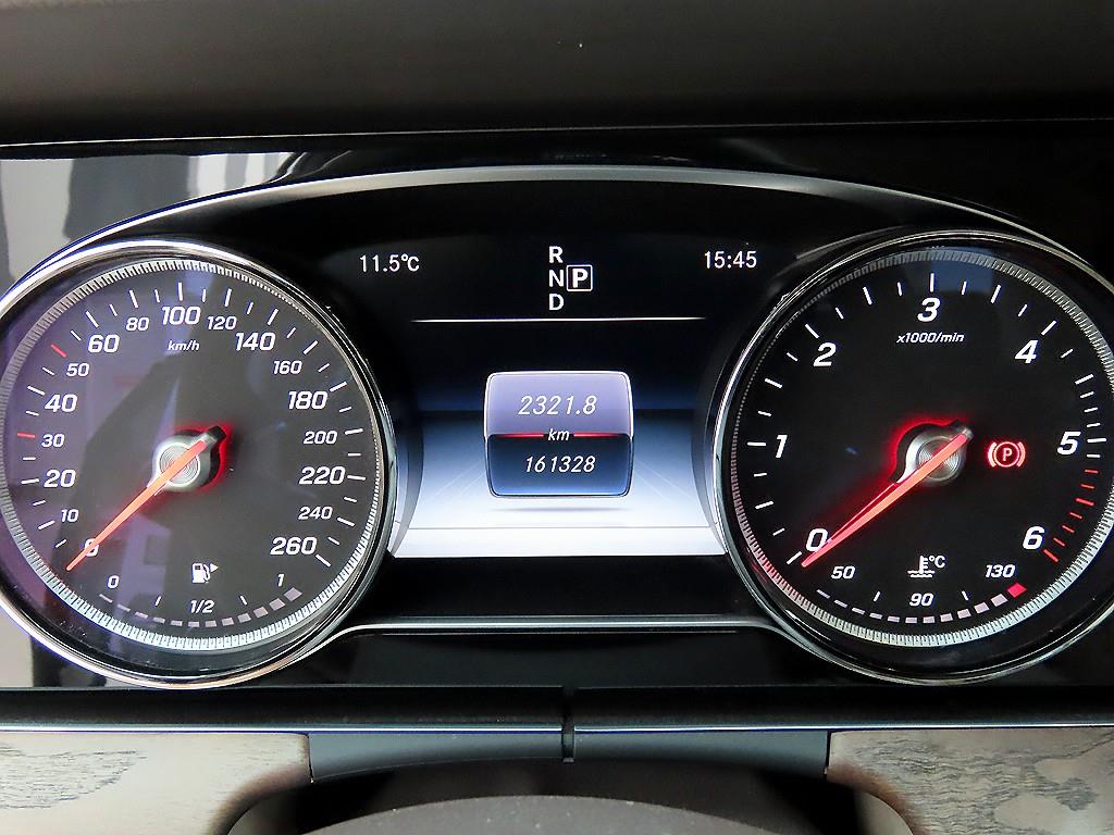 Mercedes Benz E class - Vista 9