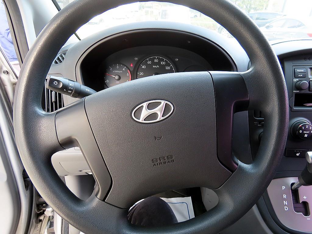 HYUNDAI Starex - Vista 9