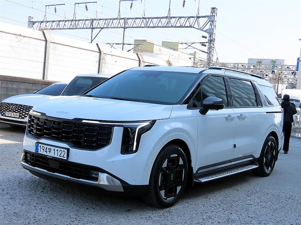 KIA Carnival - Vista 2