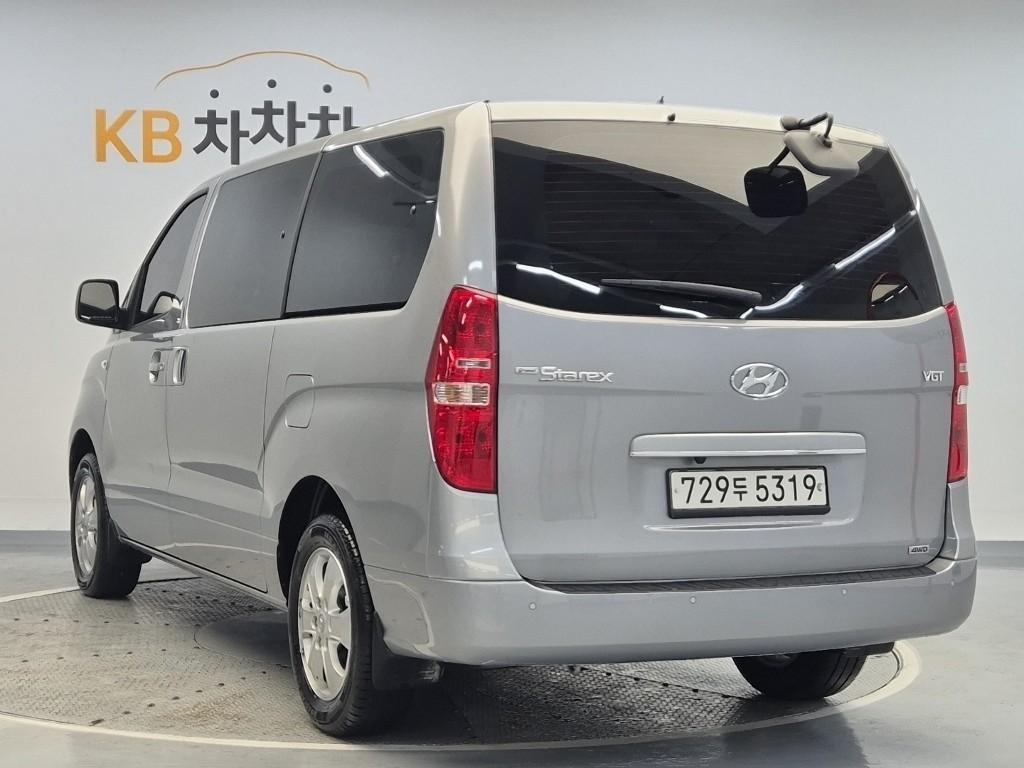 HYUNDAI Starex - Vista 2