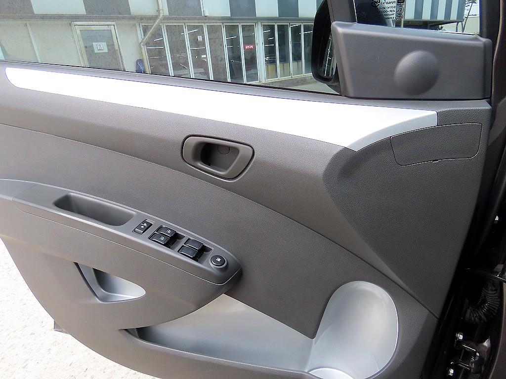 Chevrolet Spark - Vista 11