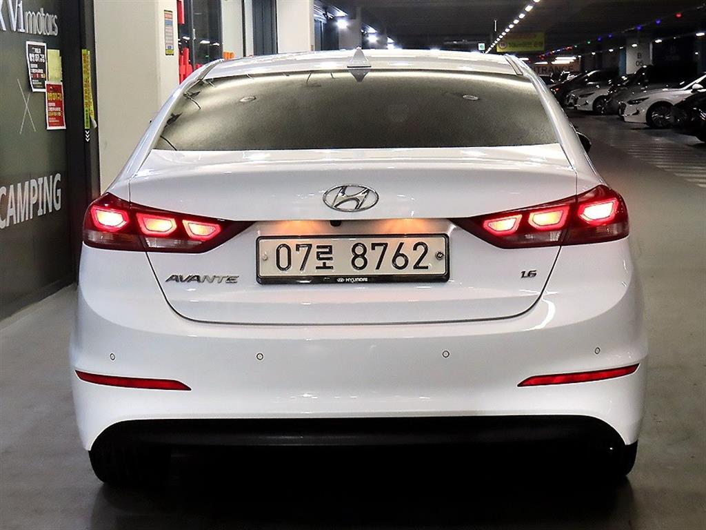 HYUNDAI Avante - Vista 5