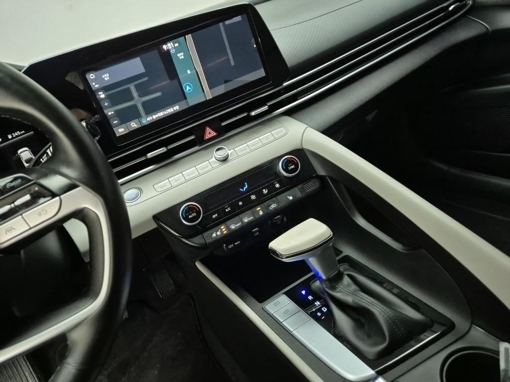 HYUNDAI Avante - Vista 10