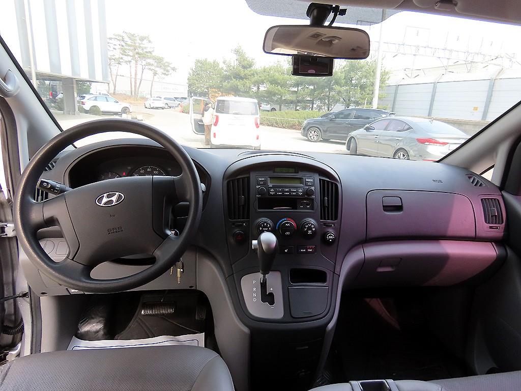 HYUNDAI Starex - Vista 8