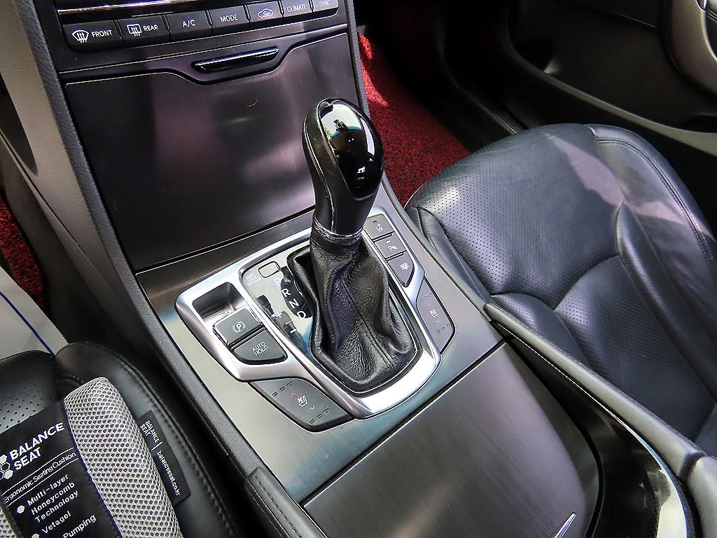 HYUNDAI Grandeur - Vista 10