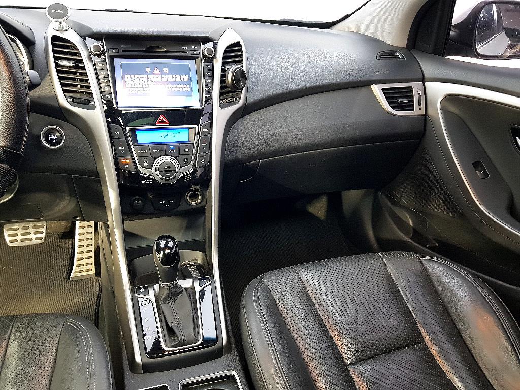 HYUNDAI i30 - Vista 10