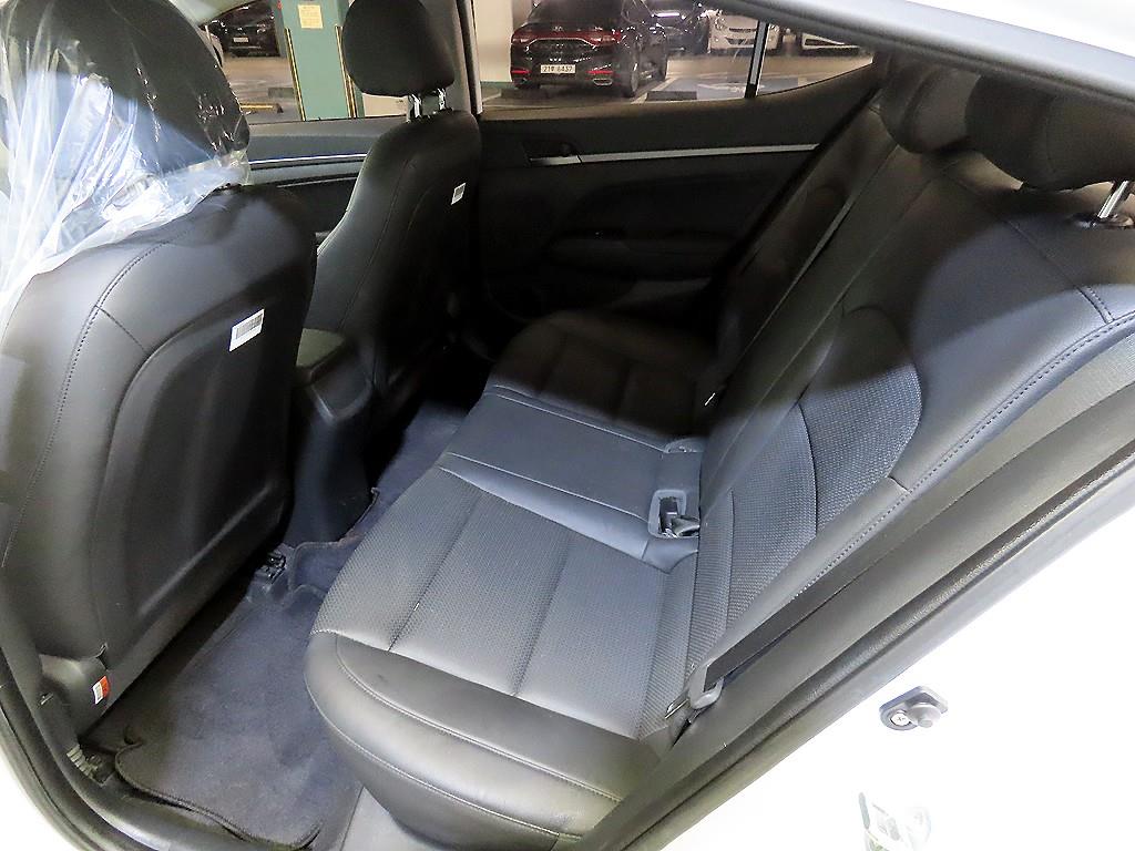 HYUNDAI Avante - Vista 7