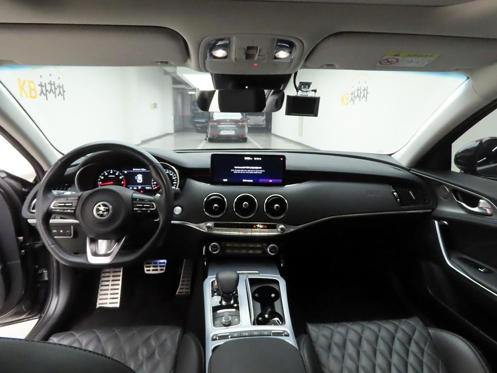 KIA Stinger - Vista 6