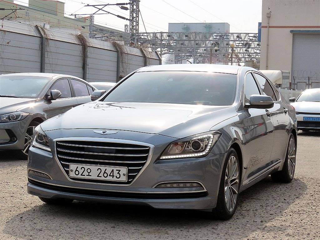 HYUNDAI Genesis - Vista 2