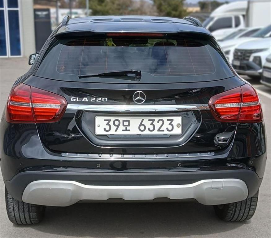 Mercedes Benz GLA Class - Vista 5