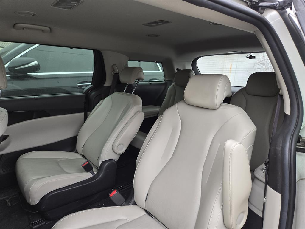 KIA Carnival - Vista 5