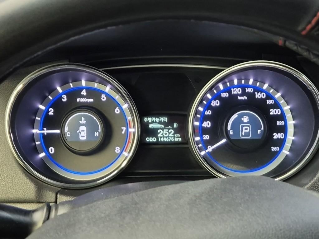 HYUNDAI Sonata - Vista 6