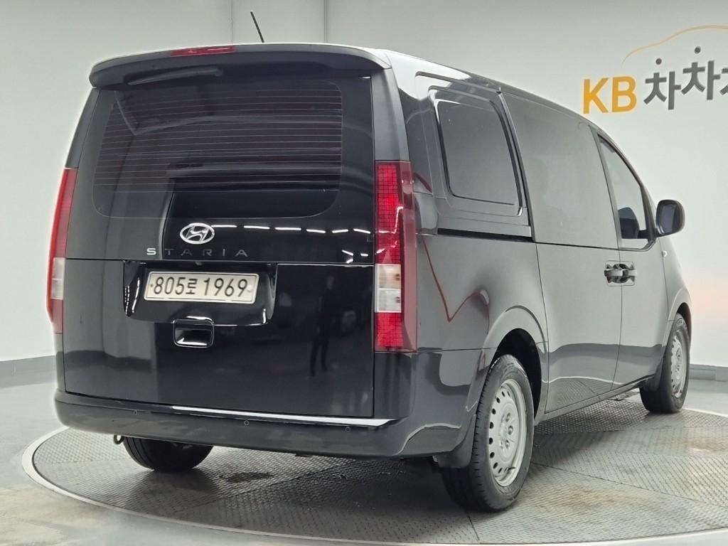 HYUNDAI Staria - Vista 3