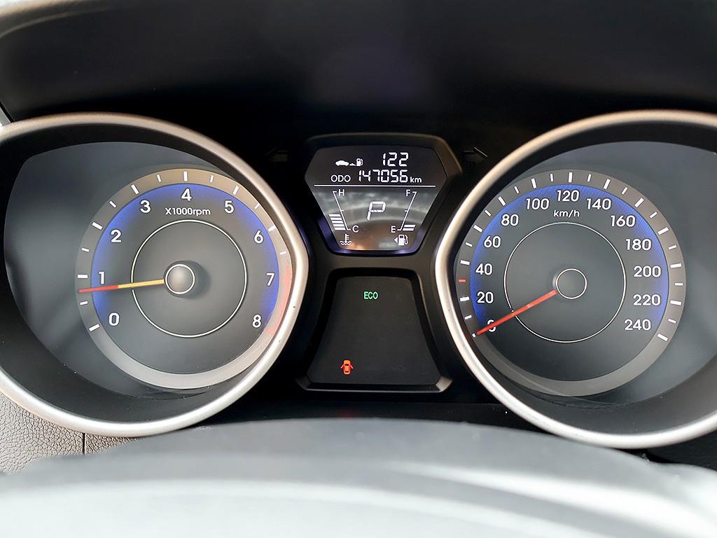 HYUNDAI Avante - Vista 11