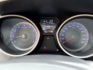 HYUNDAI Avante - Vista 12