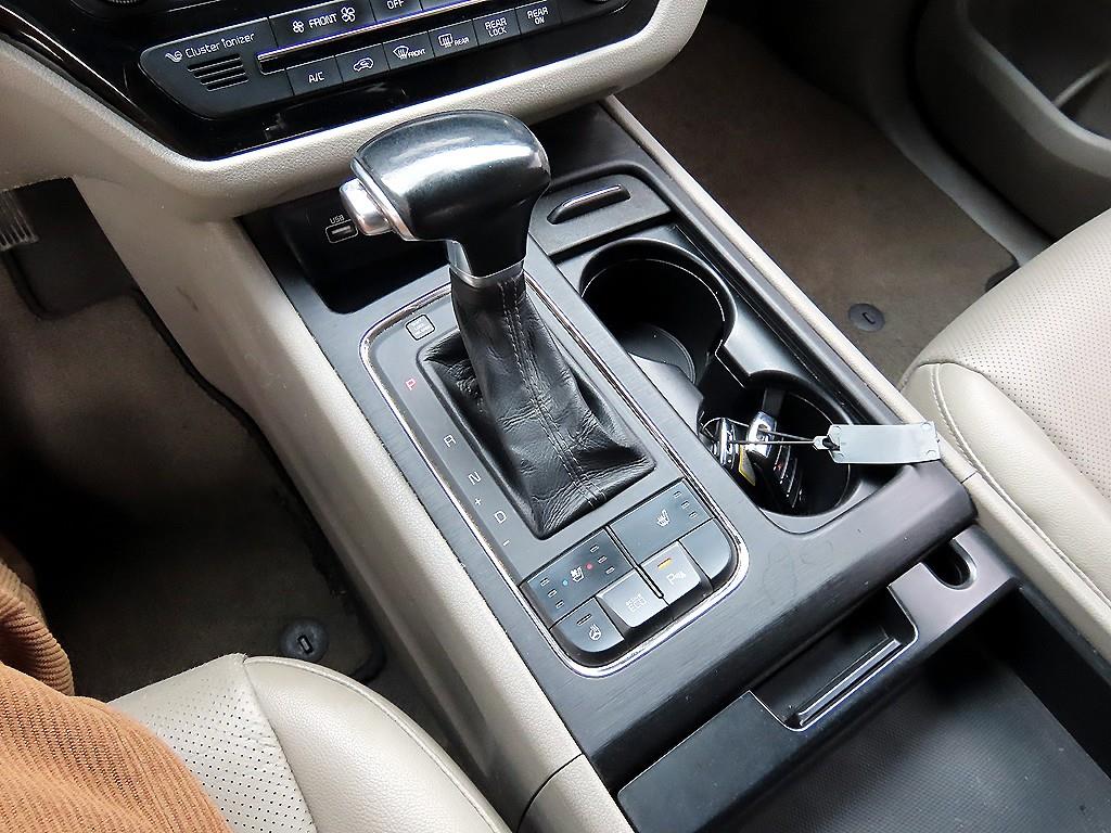 KIA Carnival - Vista 11