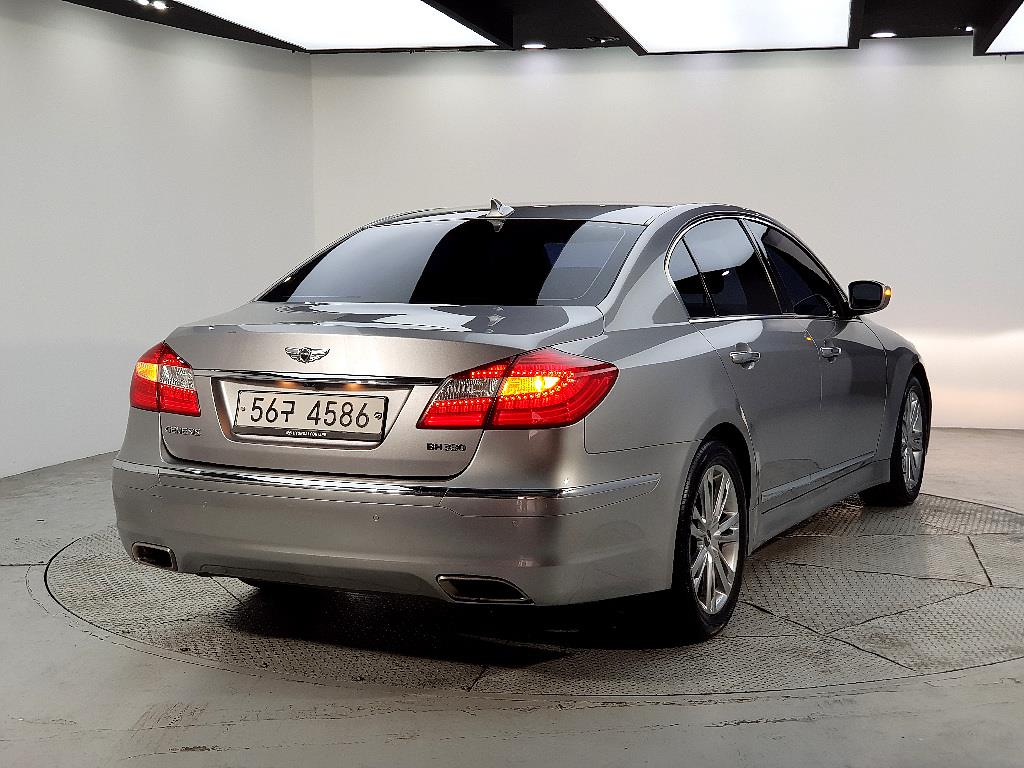 HYUNDAI Genesis - Vista 4