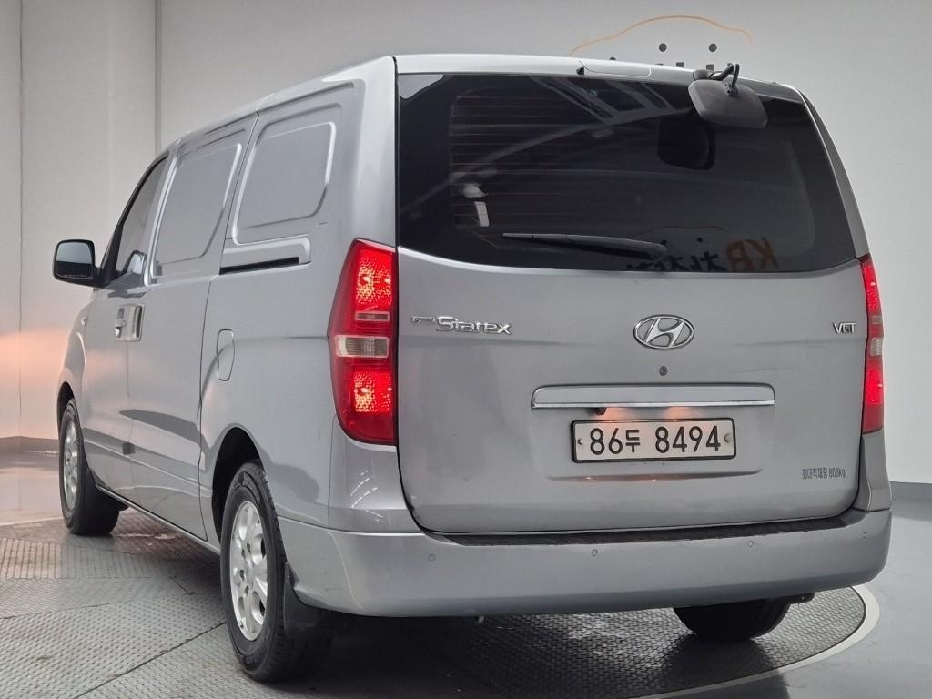 HYUNDAI Starex - Vista 2