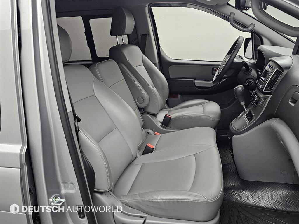 HYUNDAI Starex - Vista 10