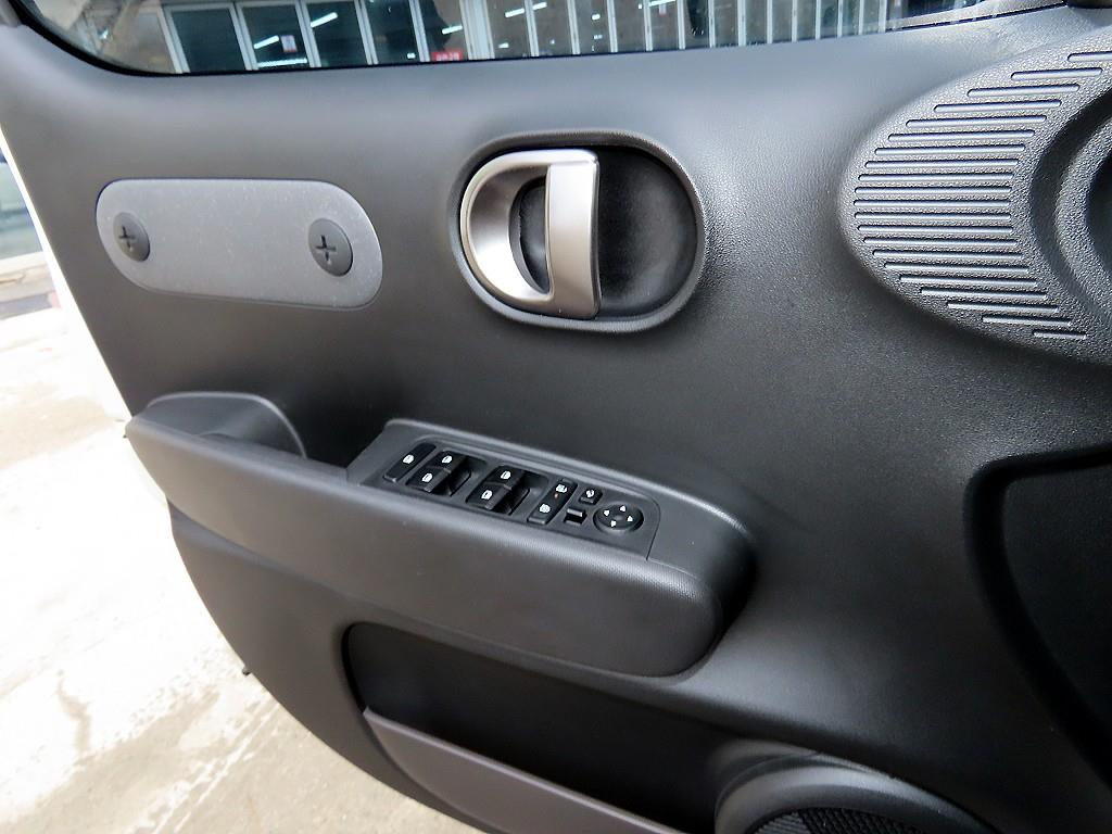 HYUNDAI Casper - Vista 11