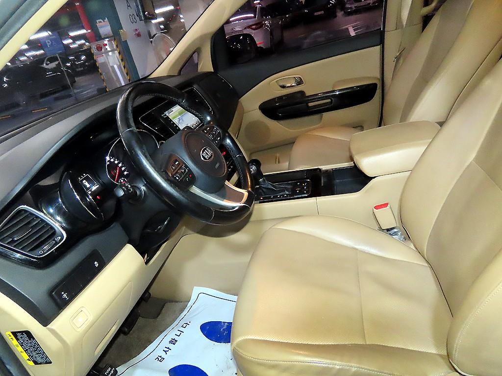KIA Carnival - Vista 7