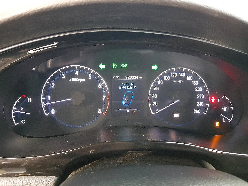 HYUNDAI Genesis - Vista 7